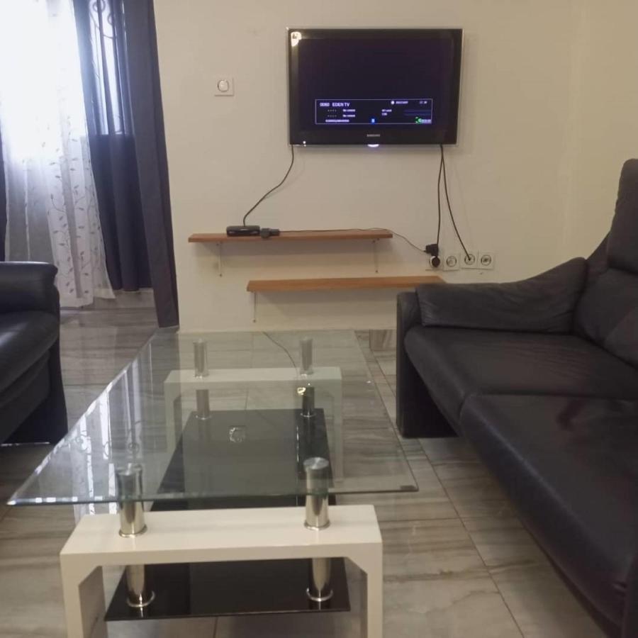 Residence 2K Studio Meuble-Chapelle Symbock-Gardien-Wifi-Location Vehicule Yaoundé Extérieur photo