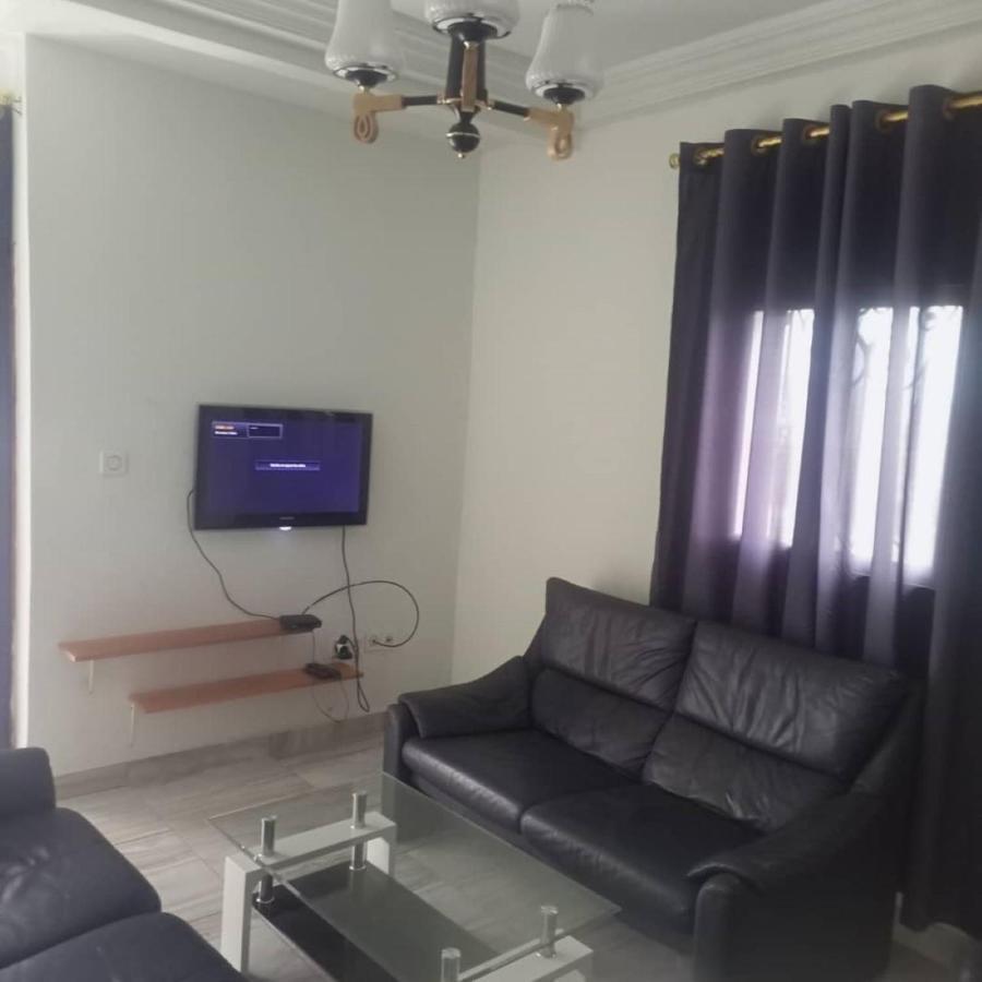 Residence 2K Studio Meuble-Chapelle Symbock-Gardien-Wifi-Location Vehicule Yaoundé Extérieur photo