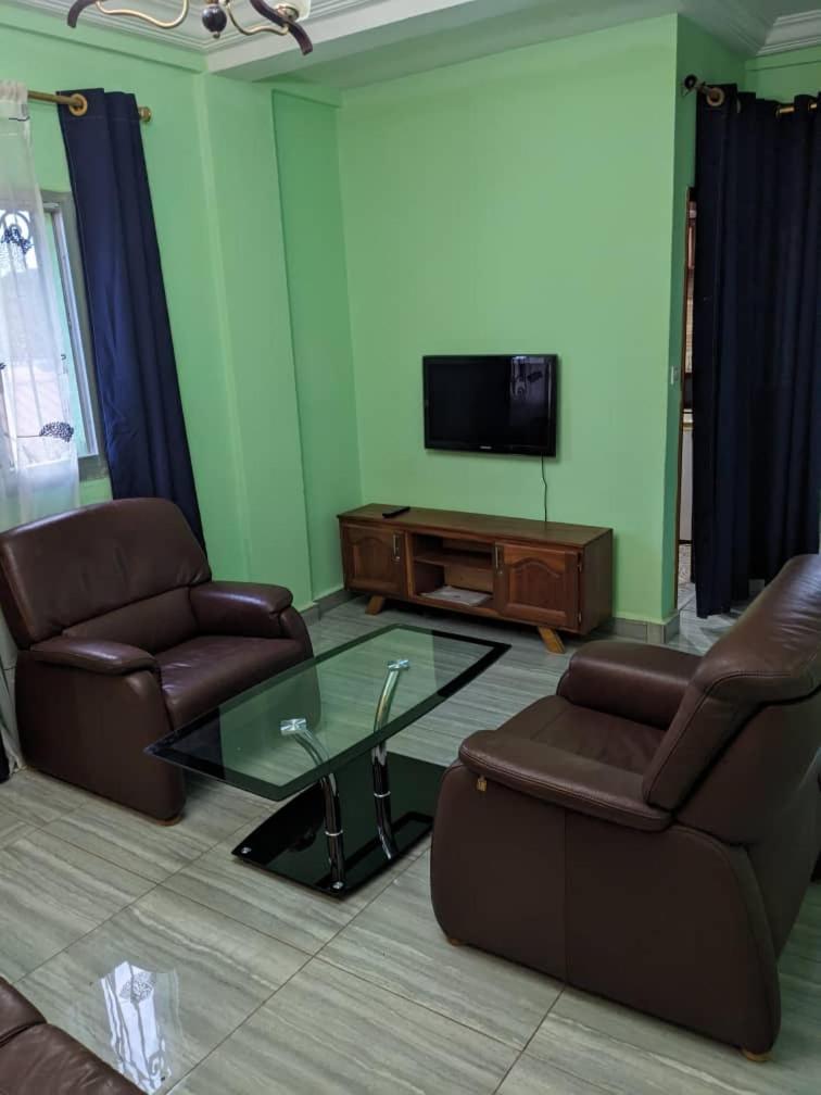 Residence 2K Studio Meuble-Chapelle Symbock-Gardien-Wifi-Location Vehicule Yaoundé Extérieur photo