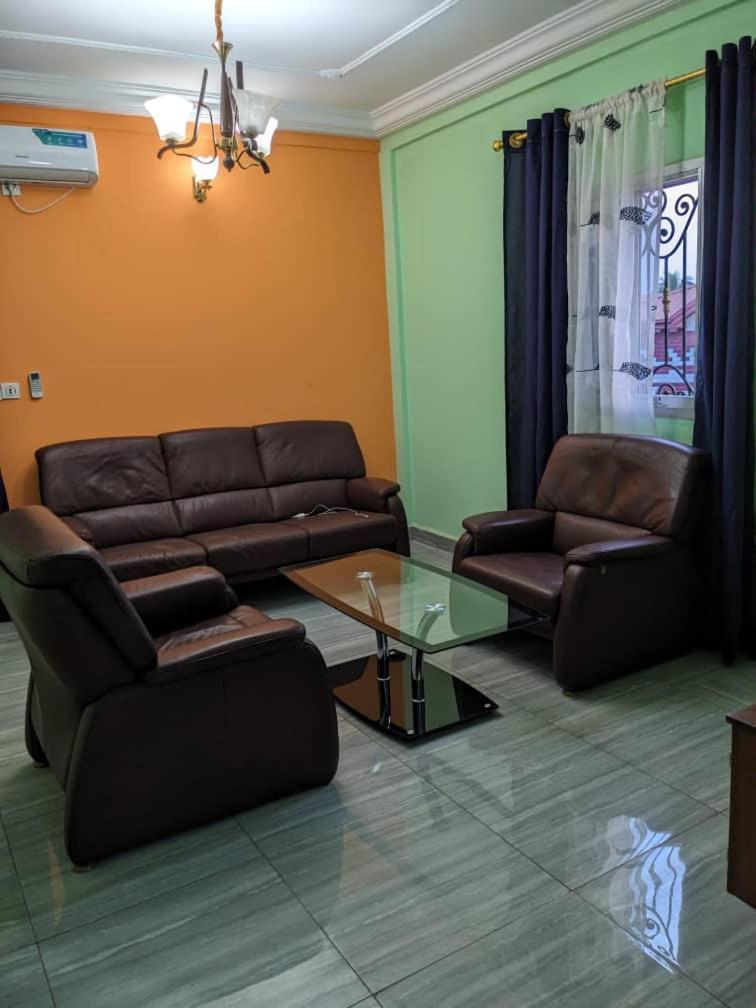 Residence 2K Studio Meuble-Chapelle Symbock-Gardien-Wifi-Location Vehicule Yaoundé Extérieur photo